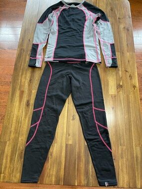 Cabela's Women’s Black Waffle Thermal Set with Pink Stitching.